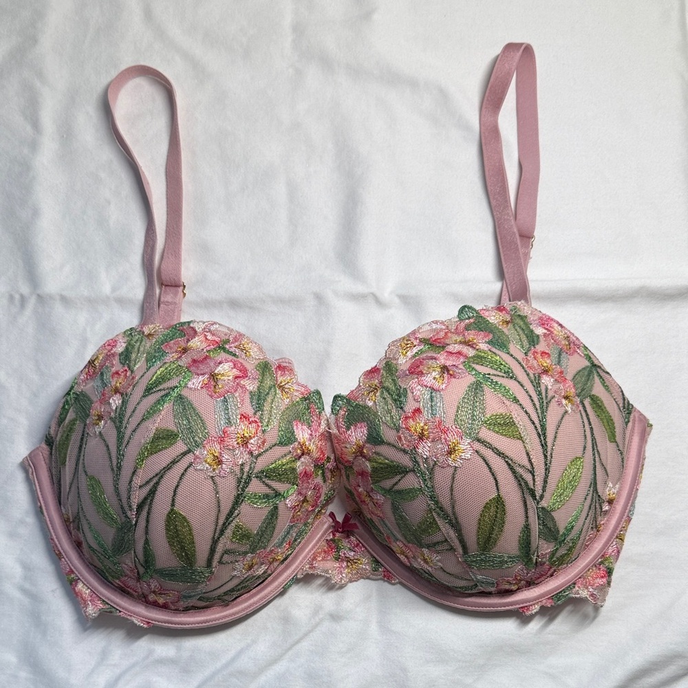 Victoria’s Secret Lace Floral Embroidered Pink Push-up Bra